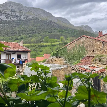 Casita Tanea Montana Y Cerca Del Mar En Cantabria Quintanilla