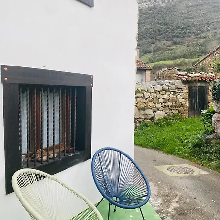 Casita Tanea Montana Y Cerca Del Mar En Cantabria Quintanilla