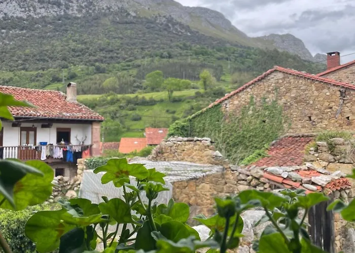Casita Tanea Montana Y Cerca Del Mar En Cantabria Quintanilla