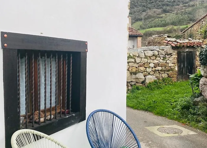 Casita Tanea Montana Y Cerca Del Mar En Cantabria Quintanilla